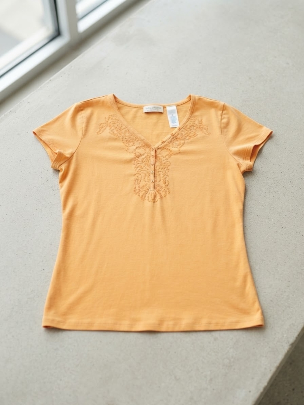 Liz Claiborne Peach Embroidered V-Neck Short Sleeve Tee
